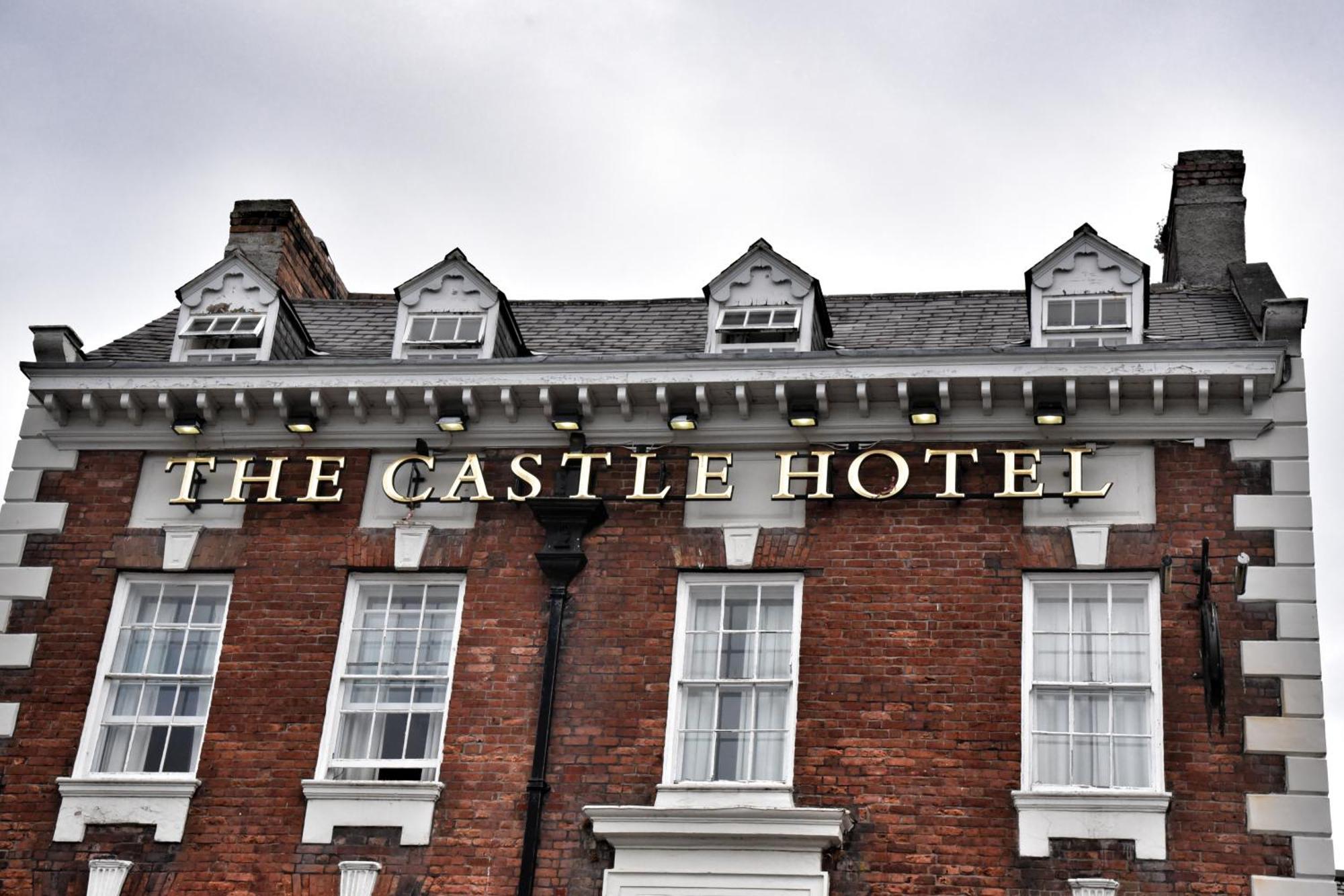 The Castle Hotel Wetherspoon ルシン エクステリア 写真
